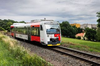 Česko z vlaku. „Tak krásně tu je!“ Železnice, co mohla být Povltavský pacifik - Seznam Zprávy